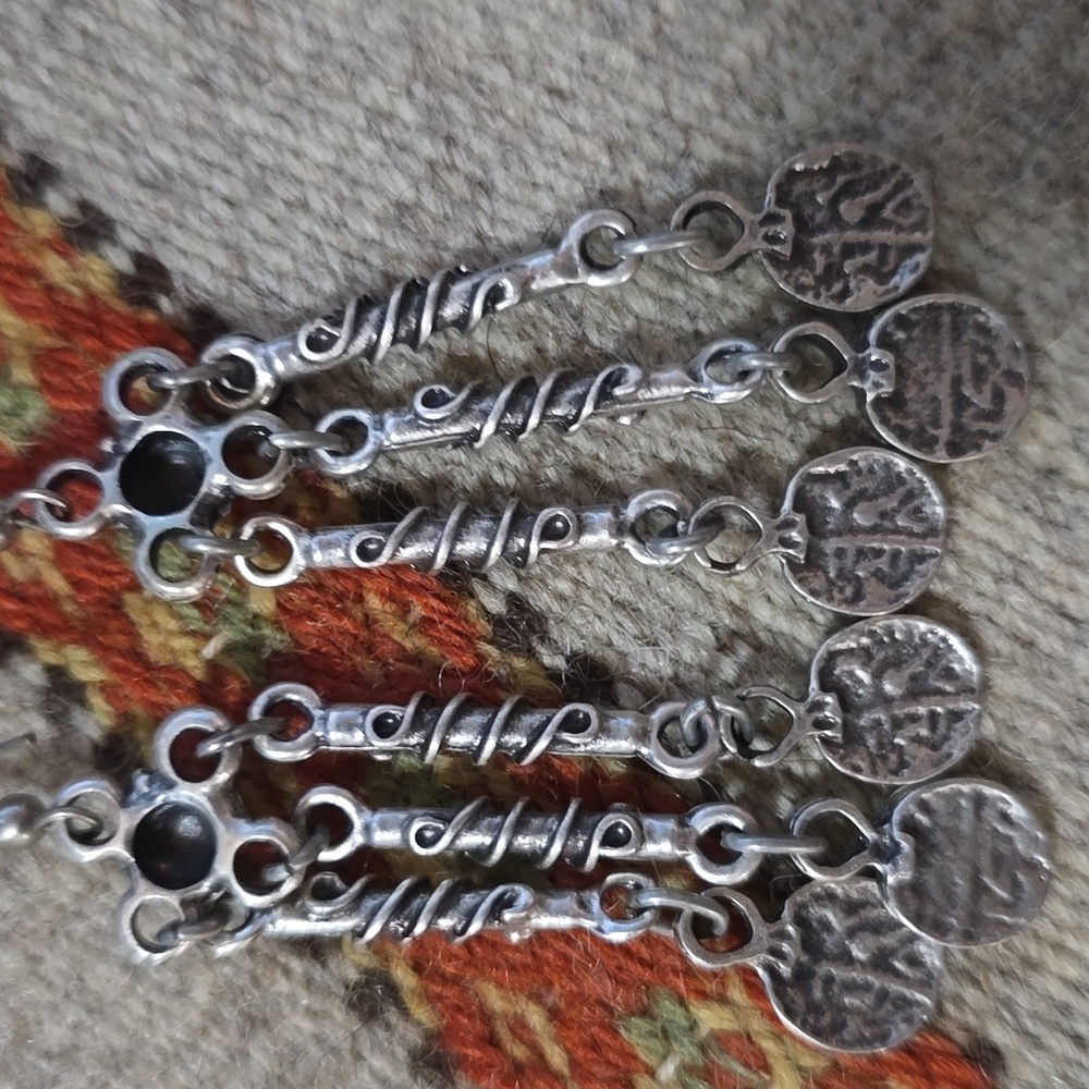 Earings - Picture 4 of 5